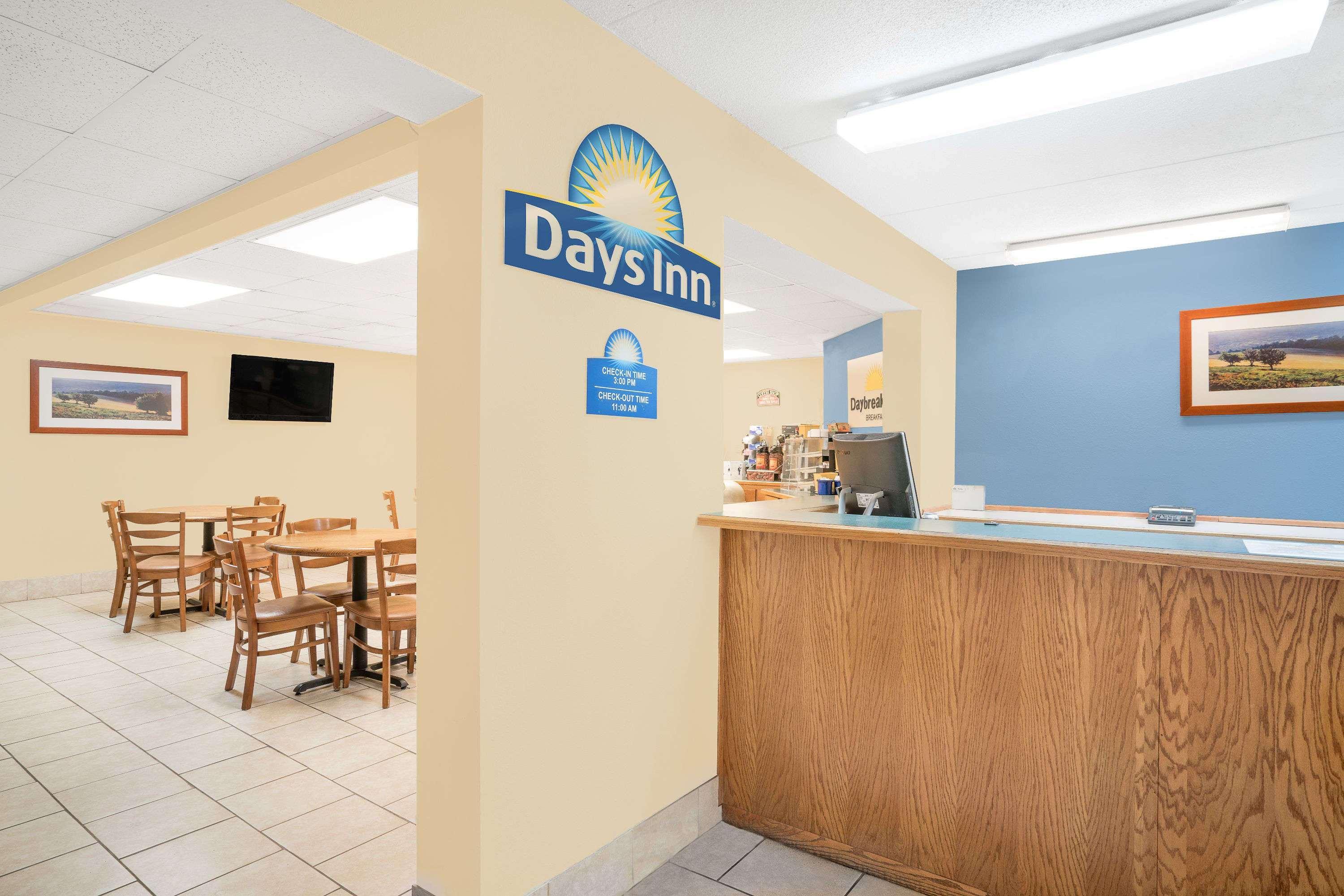Days Inn By Wyndham Alexandria Mn 외부 사진